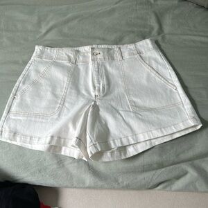 Spartina Women’s size 14 cream with brown stitching.